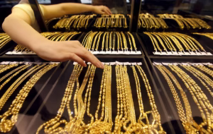 UAE: Gold prices slip after hitting new all-time high