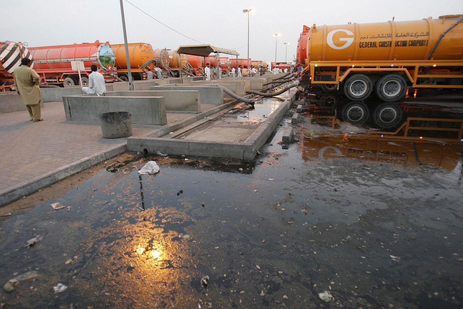 Dubai Police seize tankers linked to alleged illegal waste dumping in Dubai