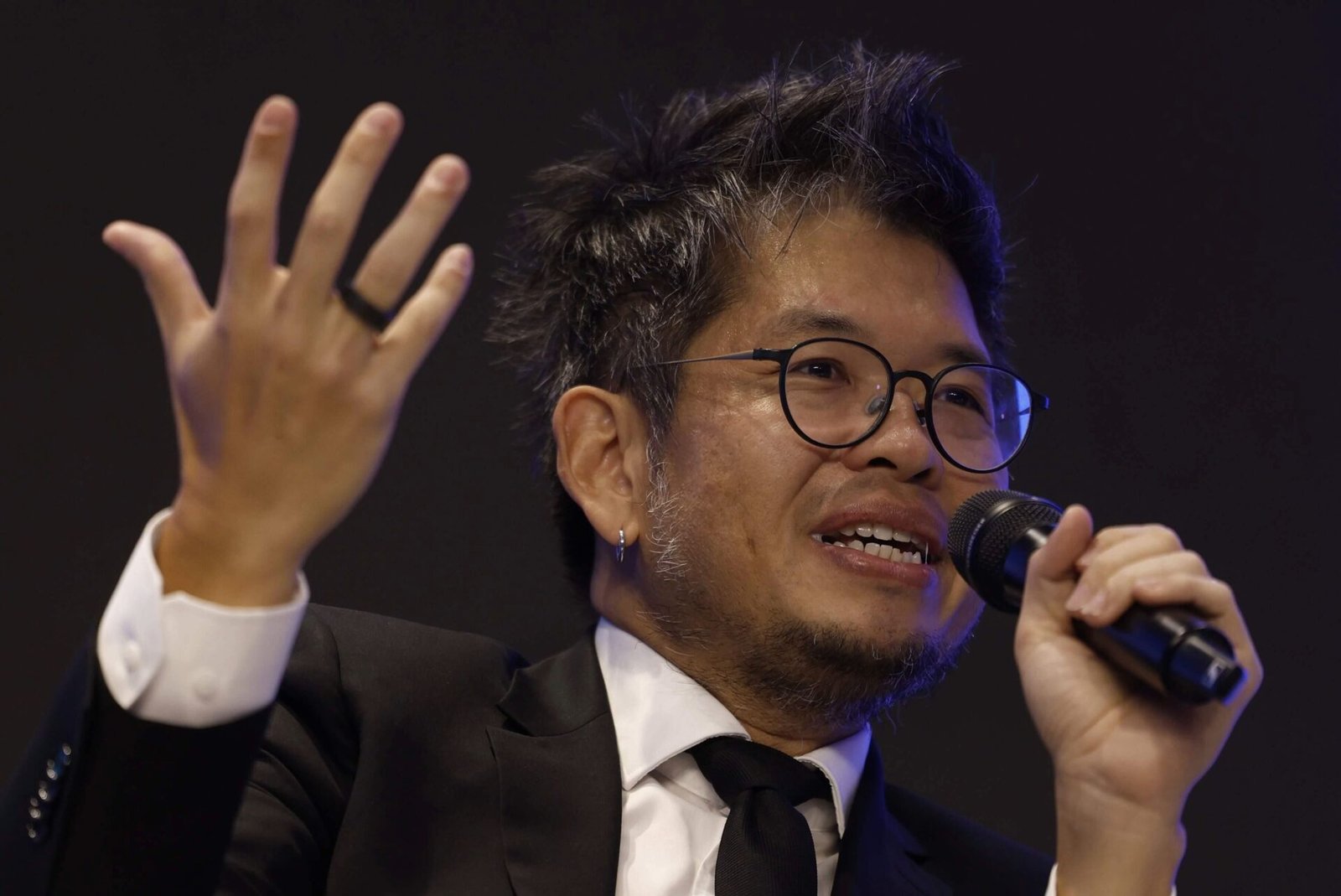 Image default